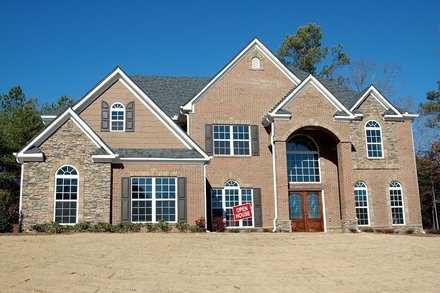 There are also many advantages to property investing